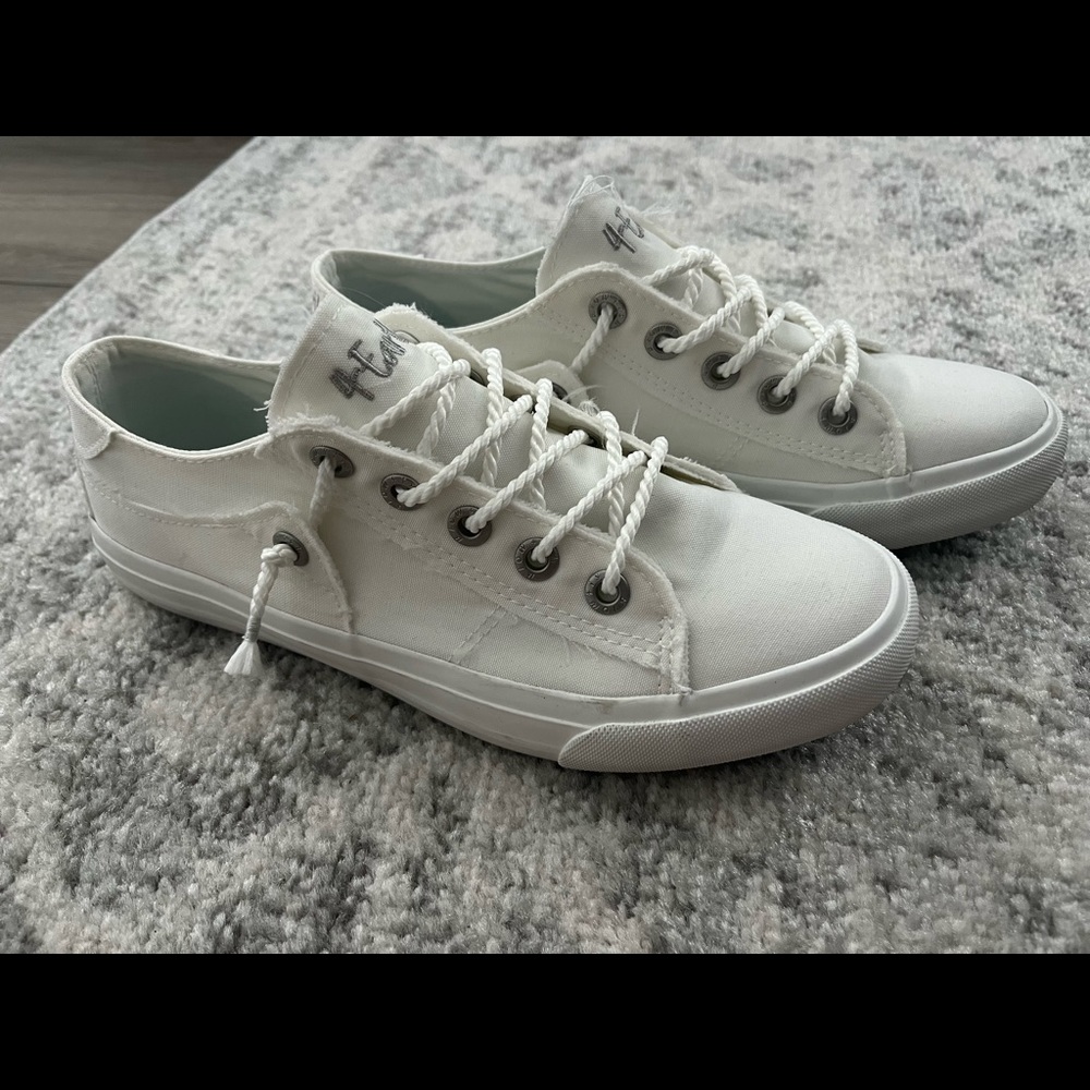 White Canvas Pre-Laced Shoes - NEW (7.5)